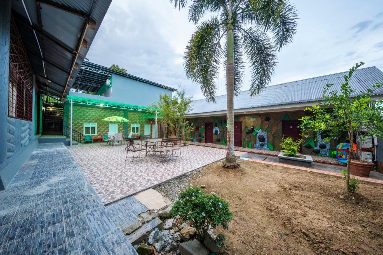 Mega Nasional Seaview Hotel Gunungsitoli Exteriör bild