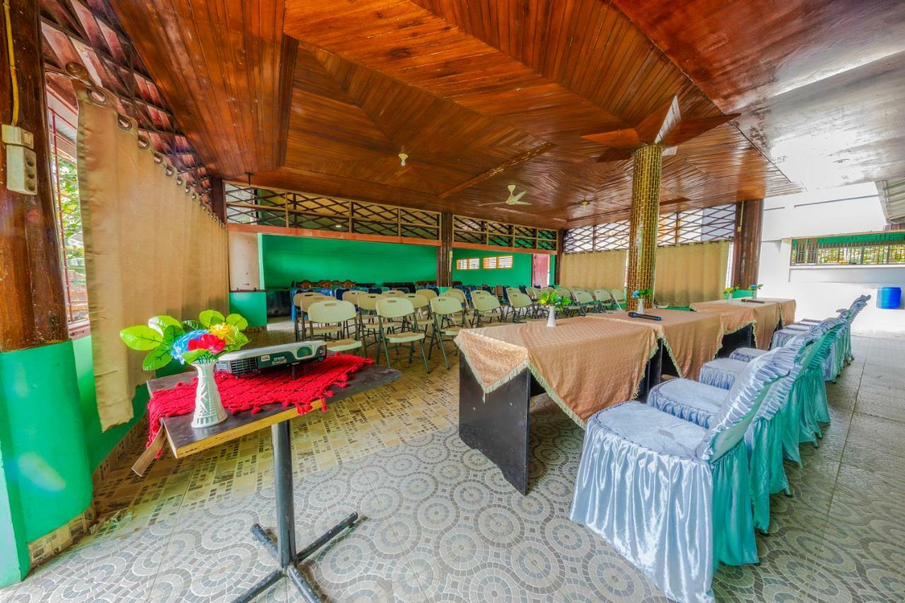 Mega Nasional Seaview Hotel Gunungsitoli Exteriör bild
