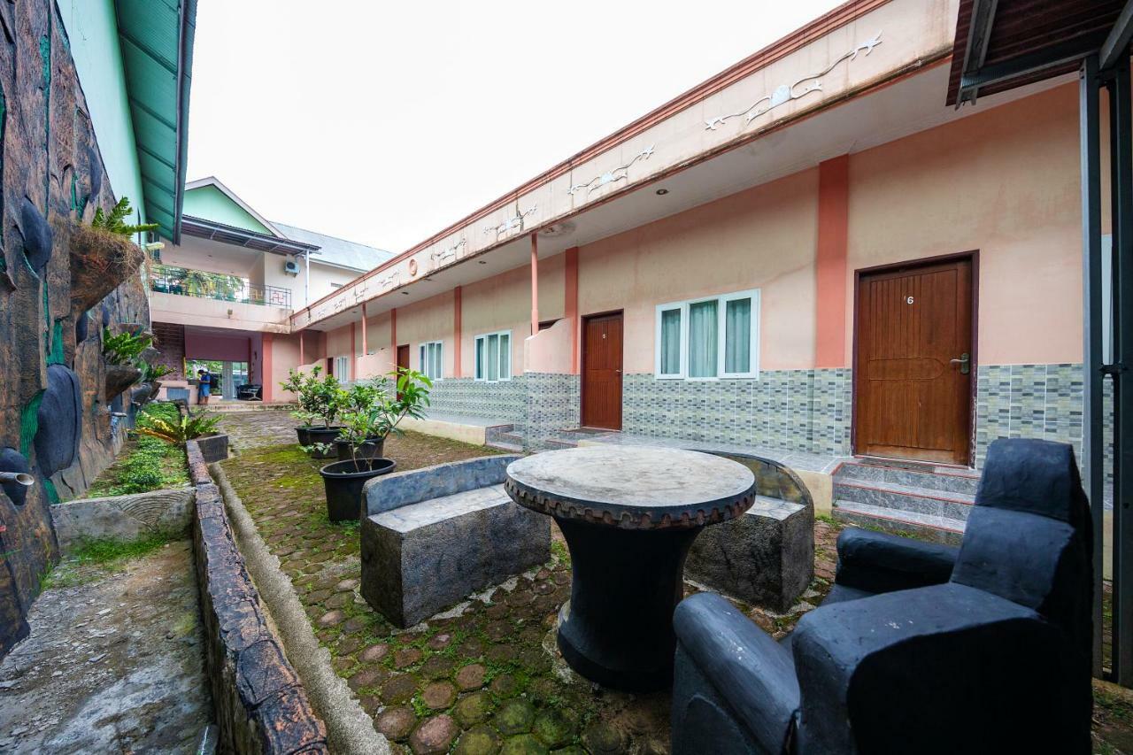Mega Nasional Seaview Hotel Gunungsitoli Exteriör bild