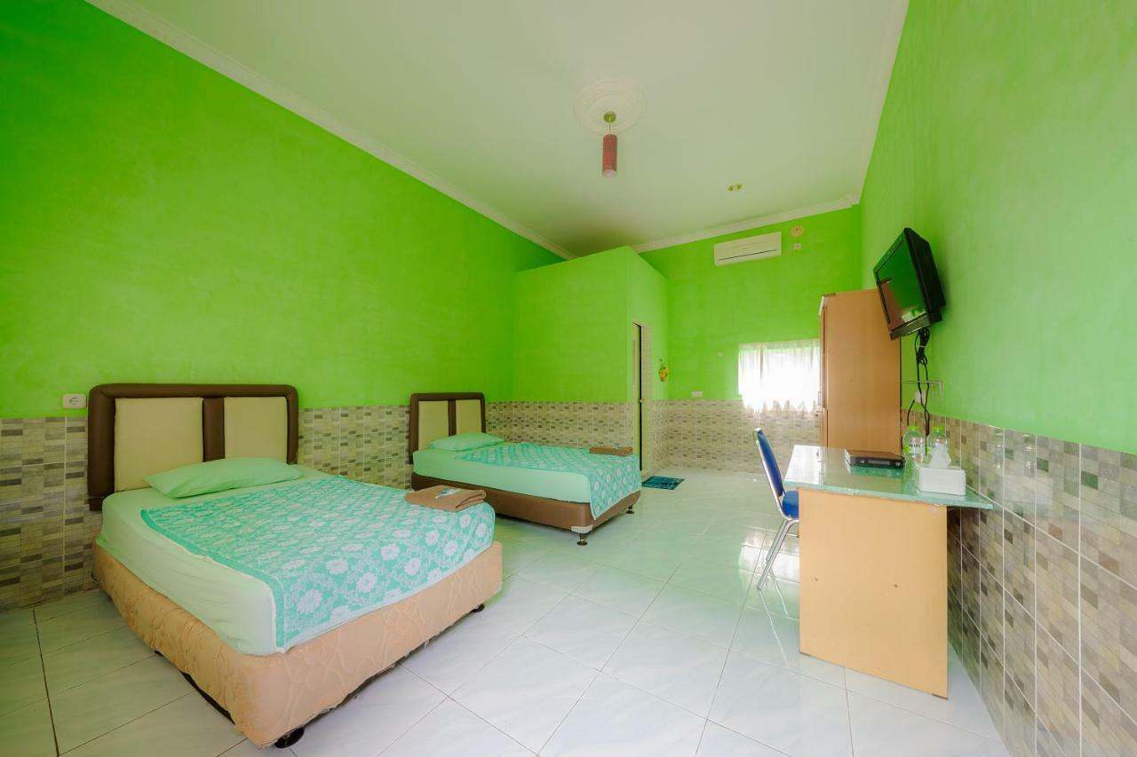 Mega Nasional Seaview Hotel Gunungsitoli Exteriör bild